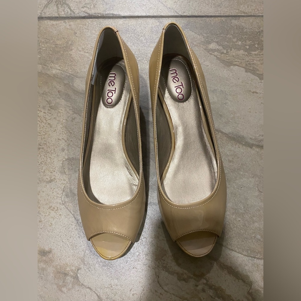 Me too beige patent leather wedge